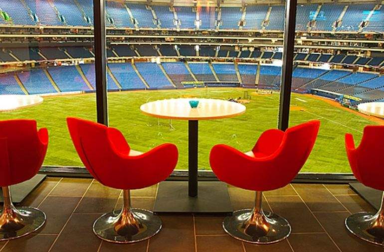 Sportsnet Grill, one of the most unique restaurants in Toronto, offers dinner with a view... of your favorite sports team!