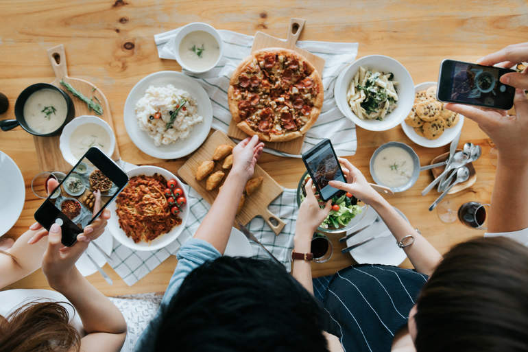 diners photographing food