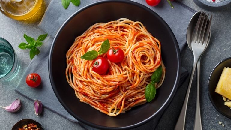 A portion of spaghetti in a bowl.